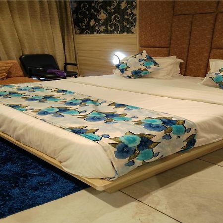 אחמדאבאד Hotel Lotus Villa מראה חיצוני תמונה
