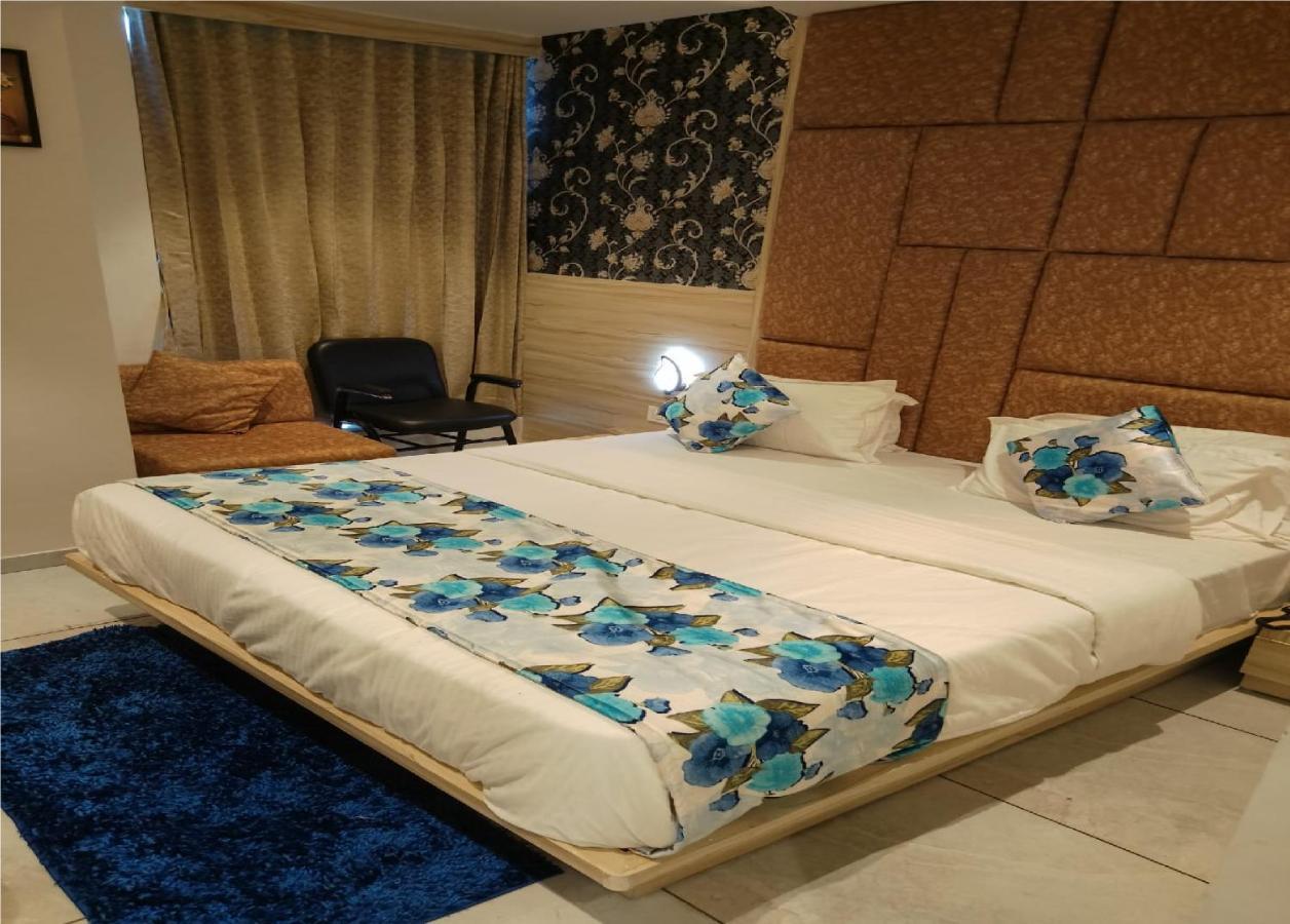 אחמדאבאד Hotel Lotus Villa מראה חיצוני תמונה