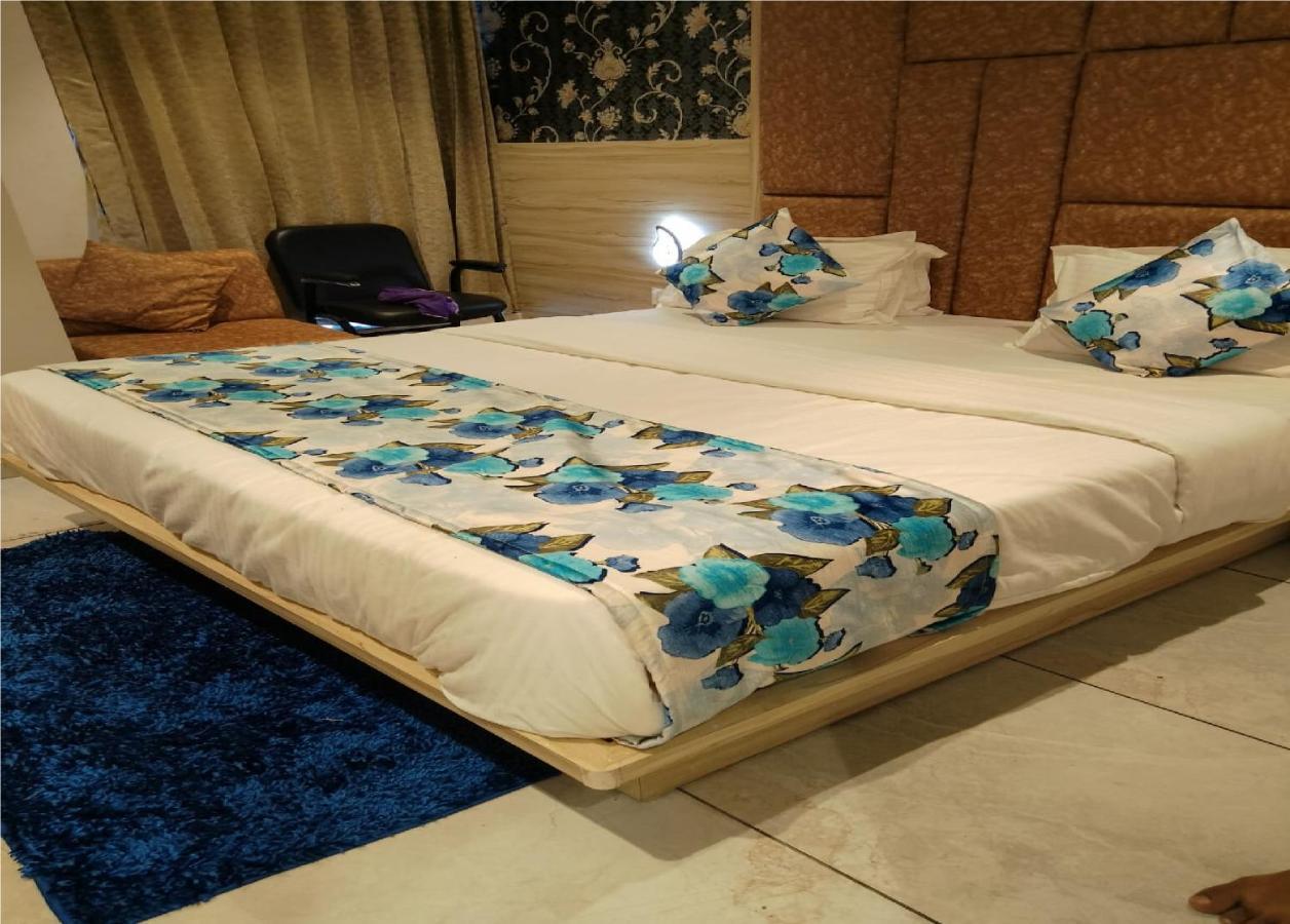 אחמדאבאד Hotel Lotus Villa מראה חיצוני תמונה