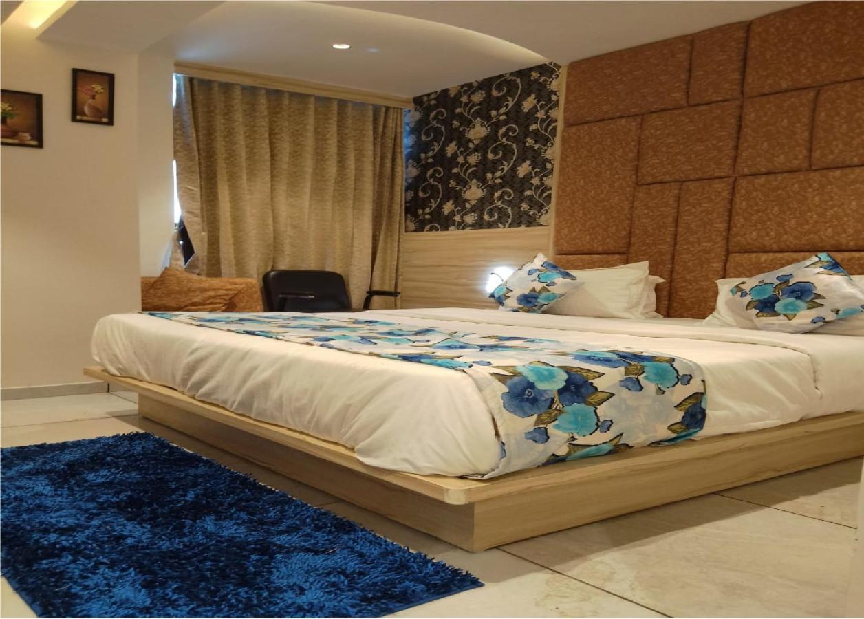 אחמדאבאד Hotel Lotus Villa מראה חיצוני תמונה
