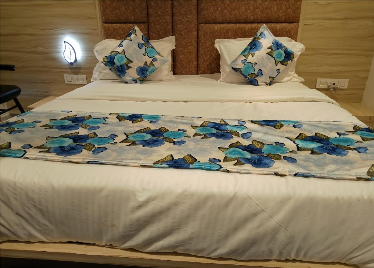 אחמדאבאד Hotel Lotus Villa מראה חיצוני תמונה