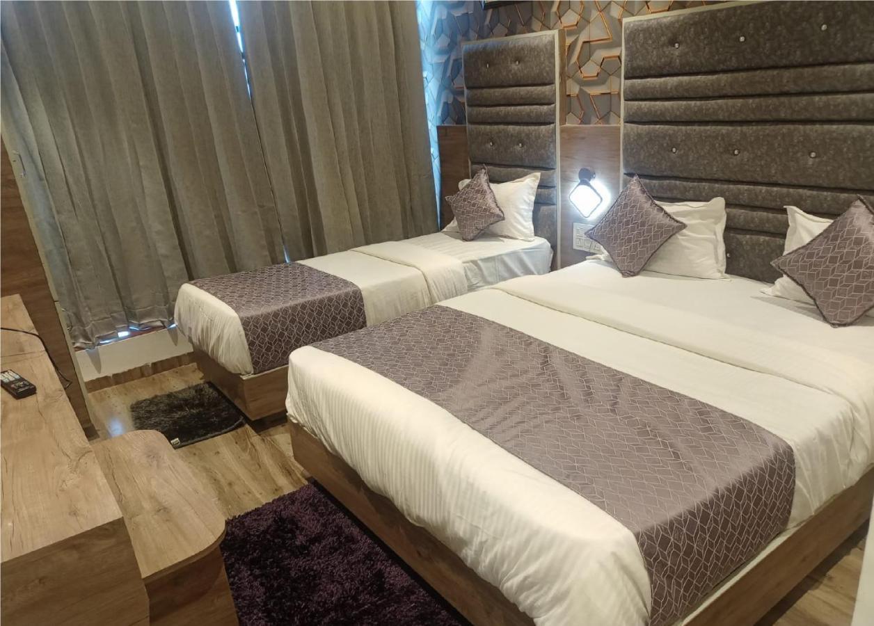 אחמדאבאד Hotel Lotus Villa מראה חיצוני תמונה
