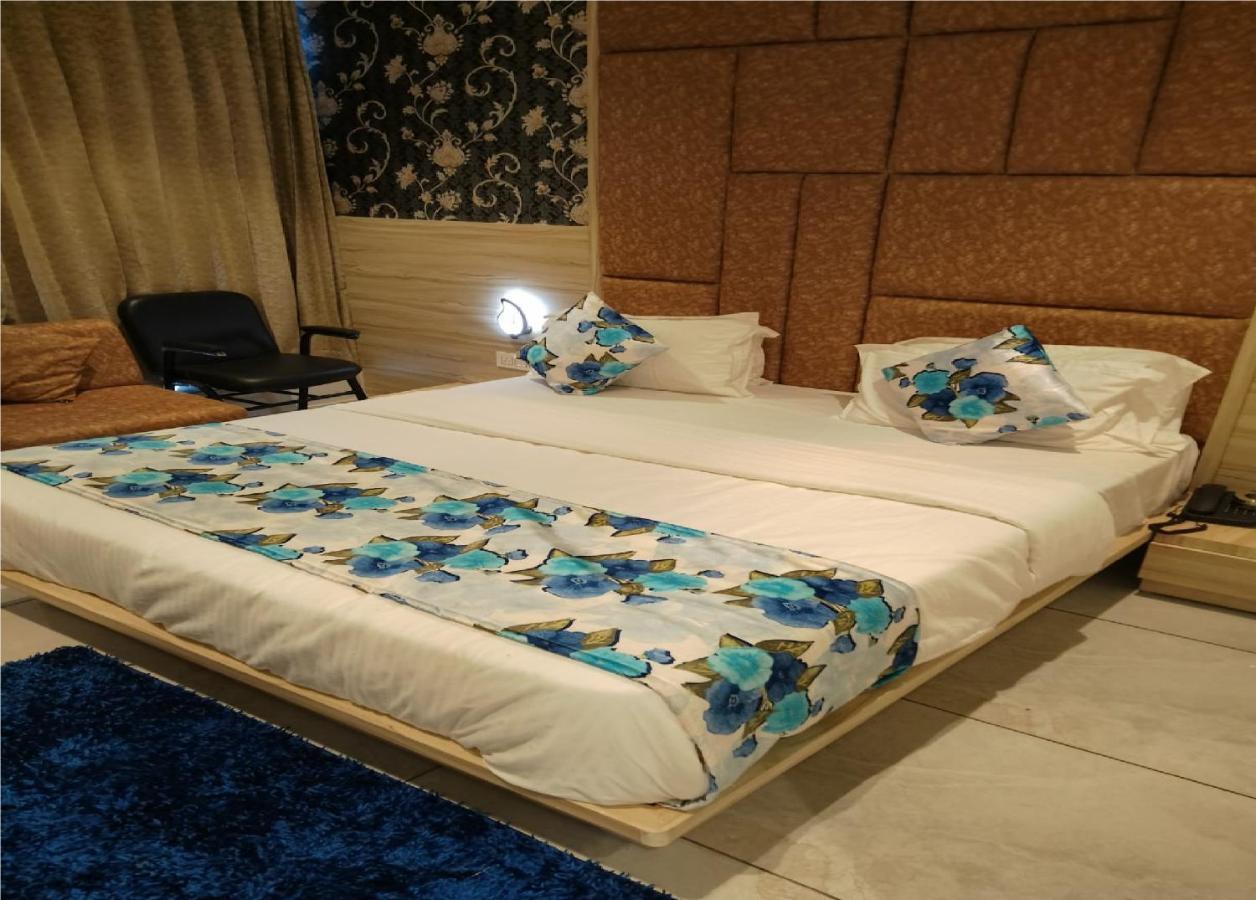 אחמדאבאד Hotel Lotus Villa מראה חיצוני תמונה