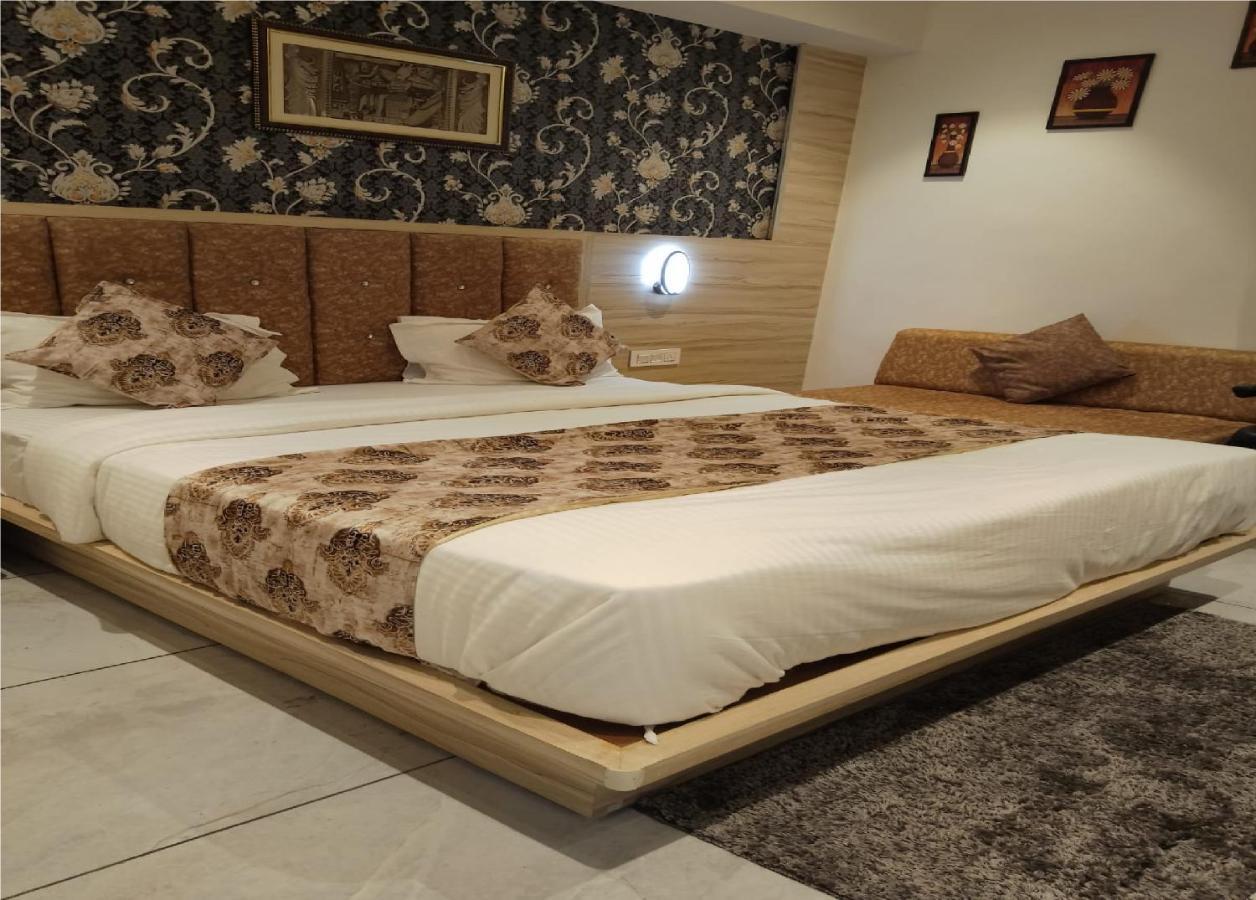 אחמדאבאד Hotel Lotus Villa מראה חיצוני תמונה