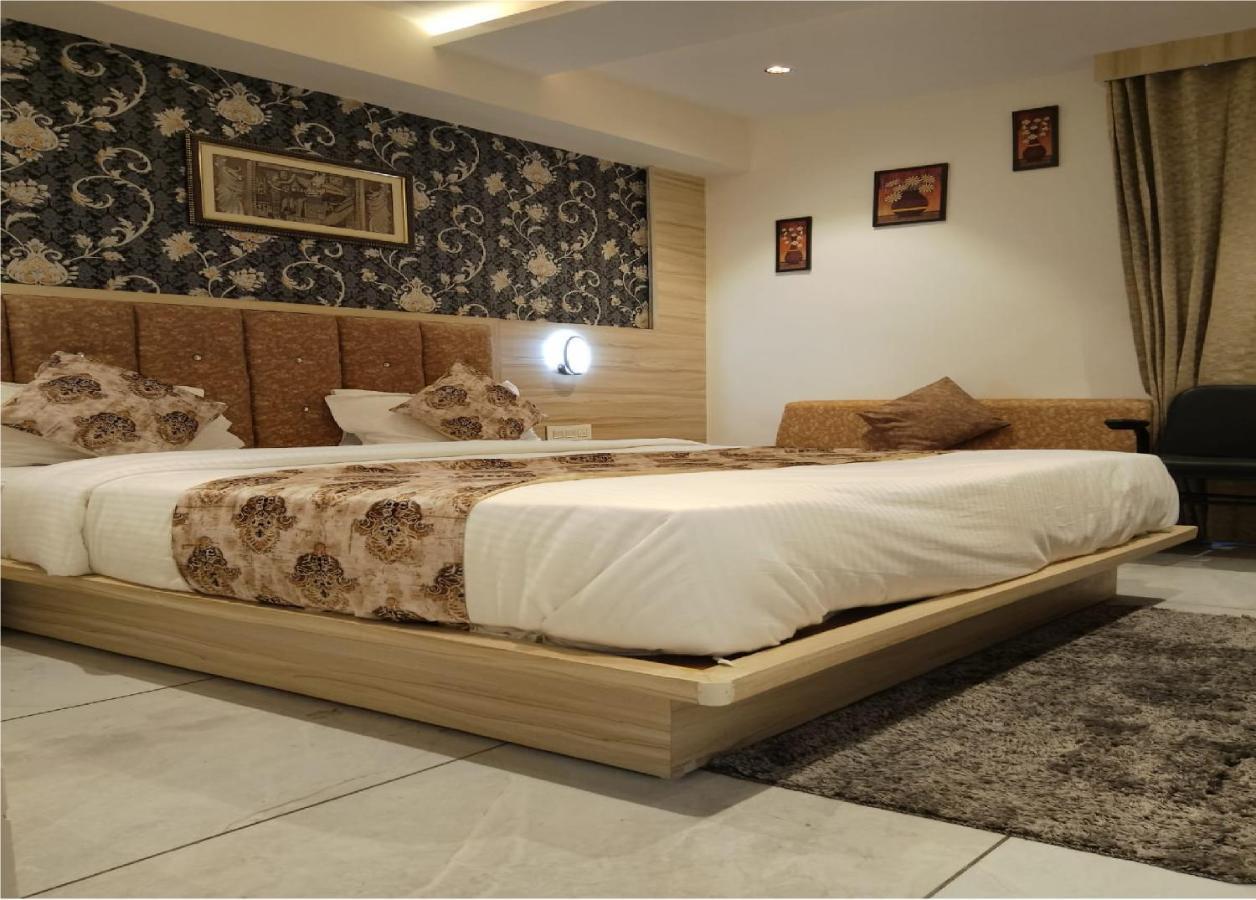 אחמדאבאד Hotel Lotus Villa מראה חיצוני תמונה